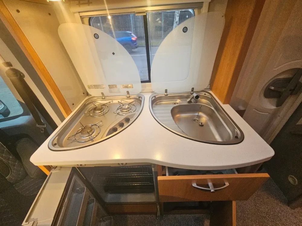 Knaus Sun TI 600 MG Sport – Slechts 6,58 m, Handgeschakeld | Slaapplaatsen: 4 | Eerste registratie: 08/2010 | 122.462 km | Vermogen: 129 pk | Totaalgewicht: 3.500 kg - Afbeelding 19