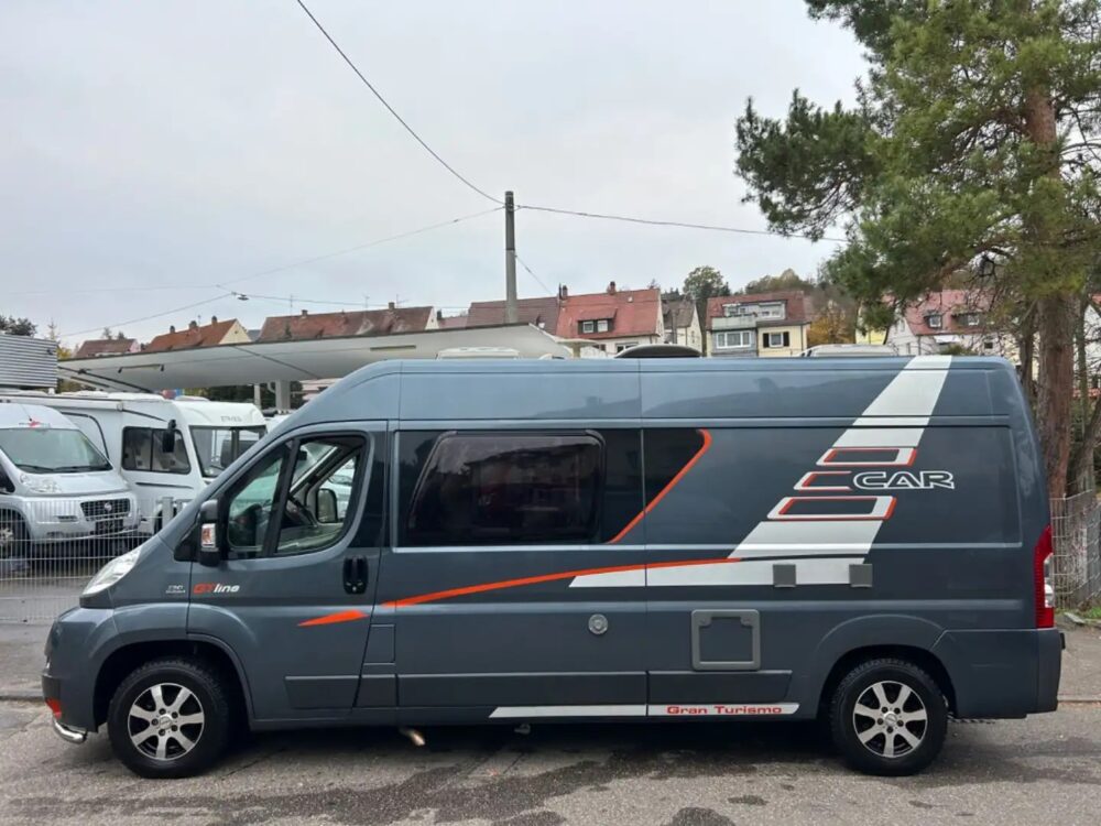 Hymer/Eriba Personenauto 322 GT – Slechts 5,99 m, Handgeschakeld | Slaapplaatsen: 4 | Eerste registratie: 03/2012 | 68.000 km | Vermogen: 131 pk | Totaalgewicht: 3.500 kg - Afbeelding 2