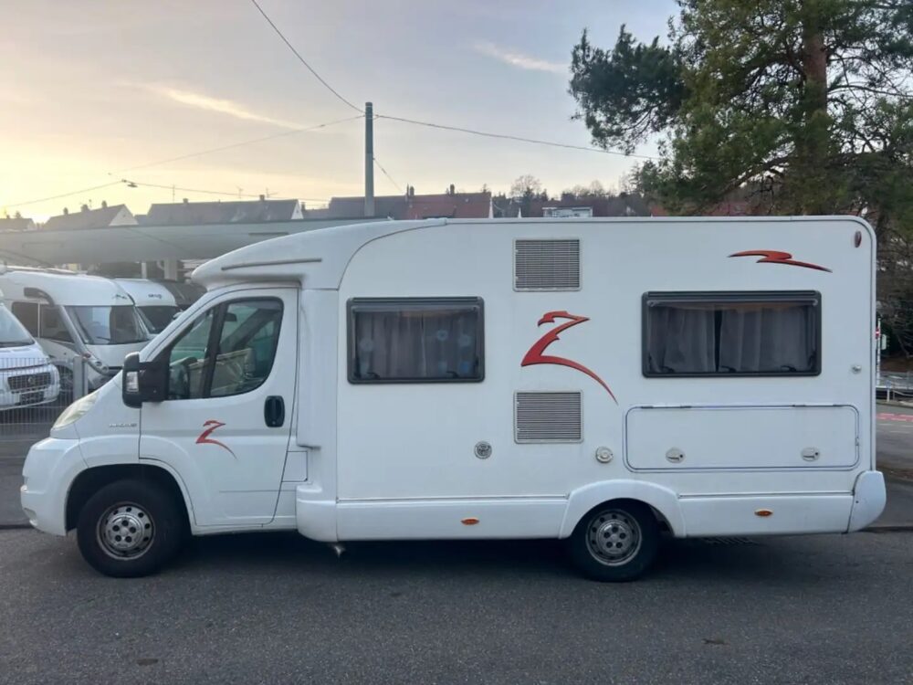 JOINT Z 4080 – Slechts 6,27 m, Handgeschakeld | Slaapplaatsen: 2 | Eerste registratie: 04/2007 | 1165.000 km | Vermogen: 101 pk | Totaalgewicht: 3.500 kg - Afbeelding 2
