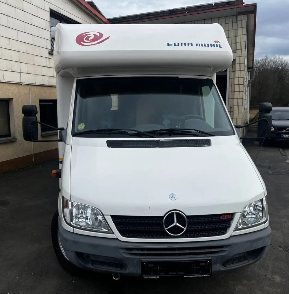 Eura Mobil Contura 706 SB MB 316 – Slechts 7,24 m, automaat | Slaapplaatsen: 4 | Eerste registratie: 02/2002 | 145.852 km | Vermogen: 156 pk | Totaalgewicht: 3.500 kg - Afbeelding 2