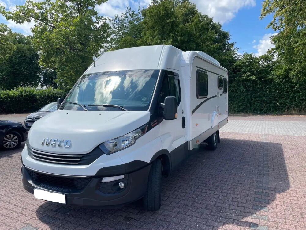 Iveco IS 35 Hymer Eriba – Slechts 7,12 m, Automatische transmissie | Fiat laagprofielchassis | Registratie: 08/2018 | 94.000 km | 6 slaapplaatsen | Toegestaan ​​totaalgewicht: 3.500 kg - Afbeelding 2