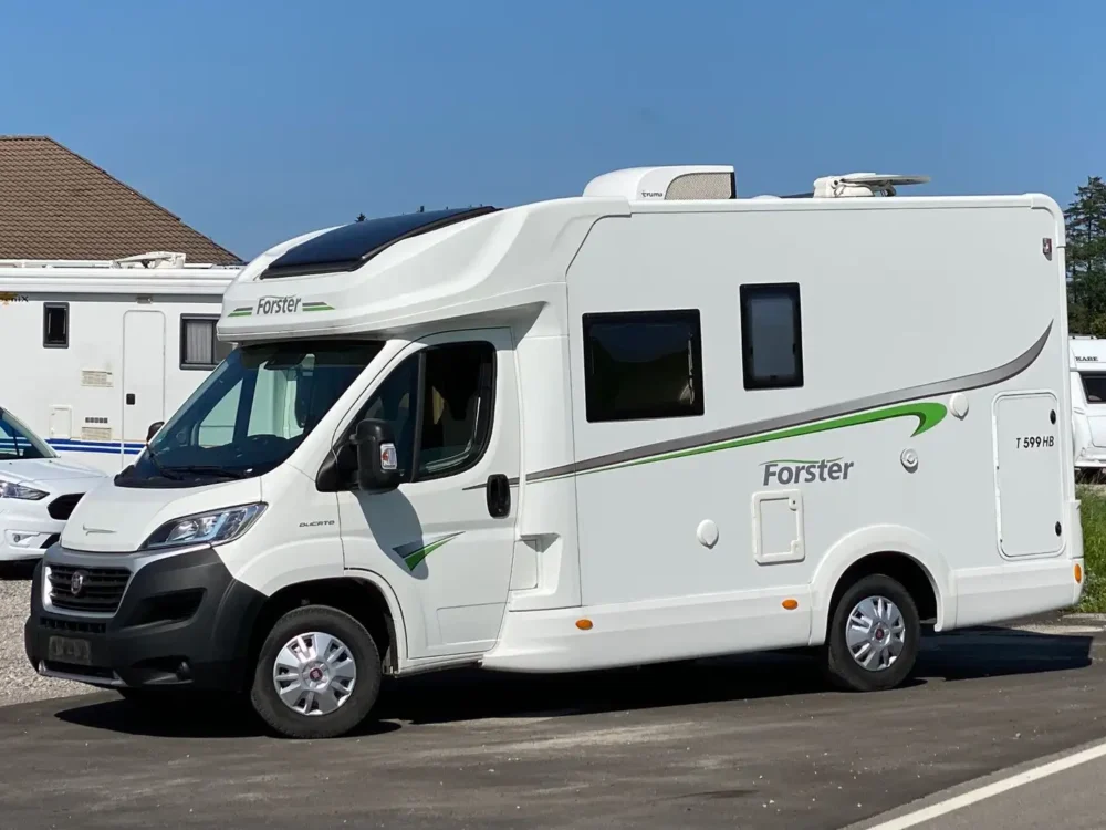 Forster T 599 HB – Slechts 5,99 m, Handgeschakeld | Slaapplaatsen: 4 | Eerste registratie: 05/2021 | 62.500 km | Vermogen: 140 pk | Totaalgewicht: 3.500 kg - Afbeelding 2