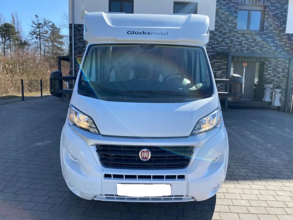 Glücksmobil T 58 – Slechts 6,23 m, Handgeschakeld | Slaapplaatsen: 2 | Eerste registratie: 04/2016 | 86.000 km | Vermogen: 131 pk | Totaalgewicht: 3.500 kg - Afbeelding 2