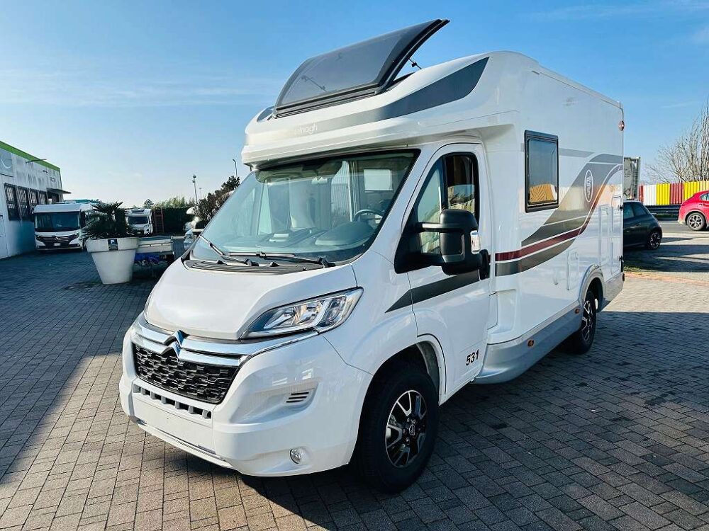 Elnagh BARON 531 – Slechts 5,99 m, Handgeschakeld | Slaapplaatsen: 4 | Eerste registratie: 01/2025 | 0 km | Vermogen: 140 pk | Totaalgewicht: 3.500 kg - Afbeelding 3