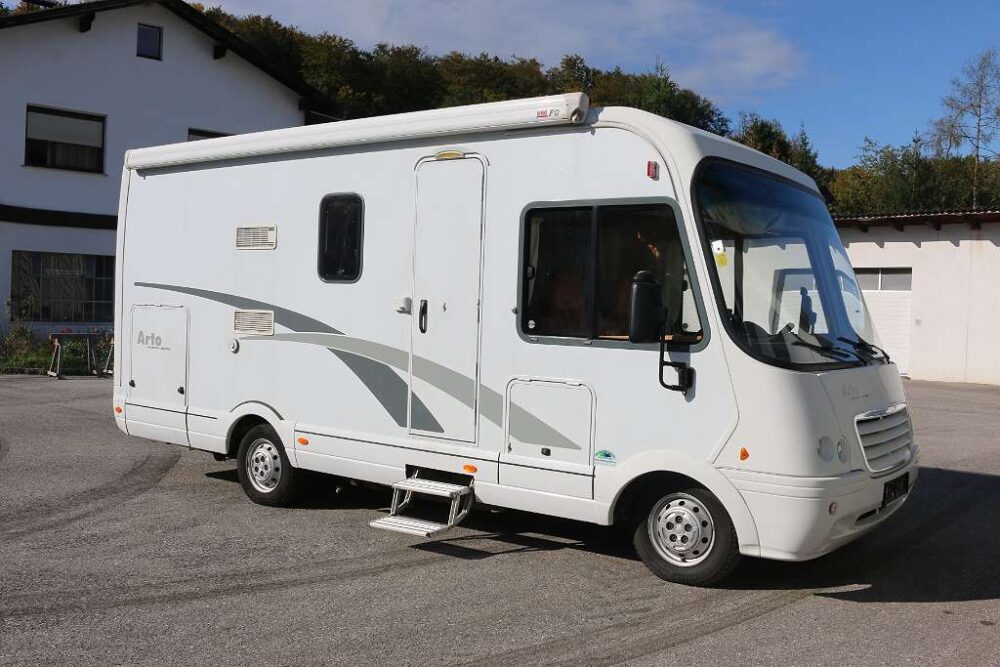 Niesmann-Bischoff ARTO 64E – Slechts 6,36 m, handgeschakeld | Slaapplaatsen: 4 | Eerste registratie: 02/2006 | 85.600 km | Vermogen: 110 pk | Totaalgewicht: 3.500 kg