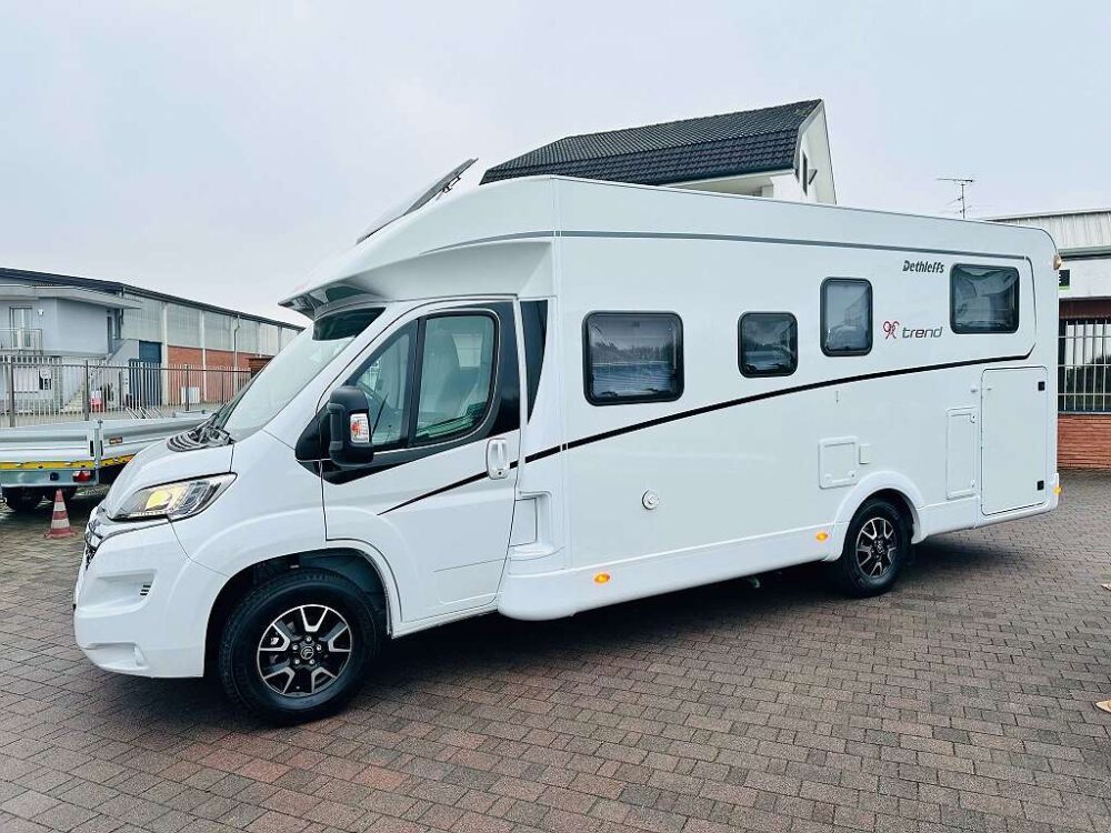 DETHLEFFS TENDANCE T7057 - 90 JAAR gelimiteerde oplage - Slechts 7,41 m, Handgeschakeld | Slaapplaatsen: 4 | Eerste registratie: 11/2021 | 20.000 km | Vermogen: 165 pk | Totaalgewicht: 3.500 kg - Afbeelding 3