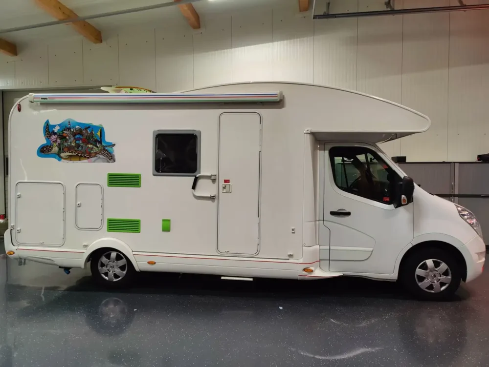 Rimor 97E3 BQ – Slechts 6,83 m, Handgeschakeld | Slaapplaatsen: 4 | Eerste registratie: 07/2013 | 47.000 km | Vermogen: 125 pk | Totaalgewicht: 3.500 kg - Afbeelding 3