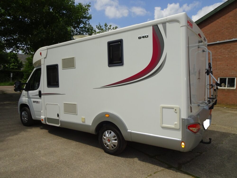 RAPIDO S6 – Slechts 6,4 m, handgeschakeld | Slaapplaatsen: 4 | Eerste registratie: 07/2016 | 88.800 km | Vermogen: 131 pk | Totaalgewicht: 3.500 kg - Afbeelding 2