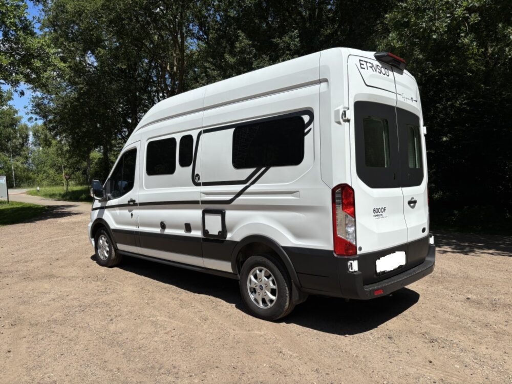 ETRUSCO 600 DF Complete Edition - 2023 - Slechts 5,98 m, automatische transmissie | Slaapplaatsen: 2 | Eerste registratie: 06/2023 | 21.100 km | Vermogen: 170 pk | Totaalgewicht: 3.500 kg - Afbeelding 2