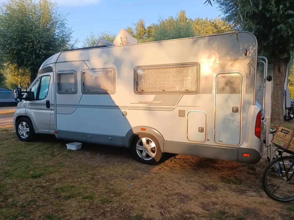 Knaus Sport TI700UFB – Slechts 7,26 m, Handgeschakeld | Slaapplaatsen: 4 | Eerste registratie: 11/2009 | 146.500 km | Vermogen: 158 pk | Totaalgewicht: 3.500 kg - Afbeelding 3