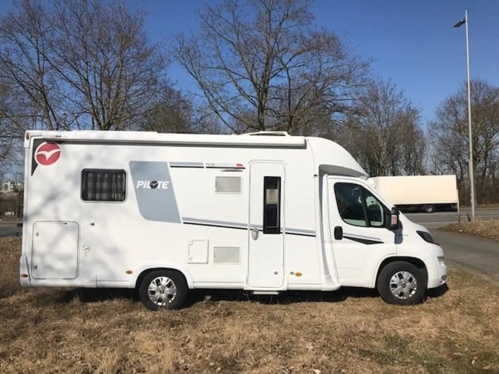 Pilote P696C Essential – Slechts 6,96 m, automaat | Slaapplaatsen: 4 | Eerste registratie: 05/2020 | 160.400 km | Vermogen: 140 pk | Totaalgewicht: 3.500 kg - Afbeelding 2