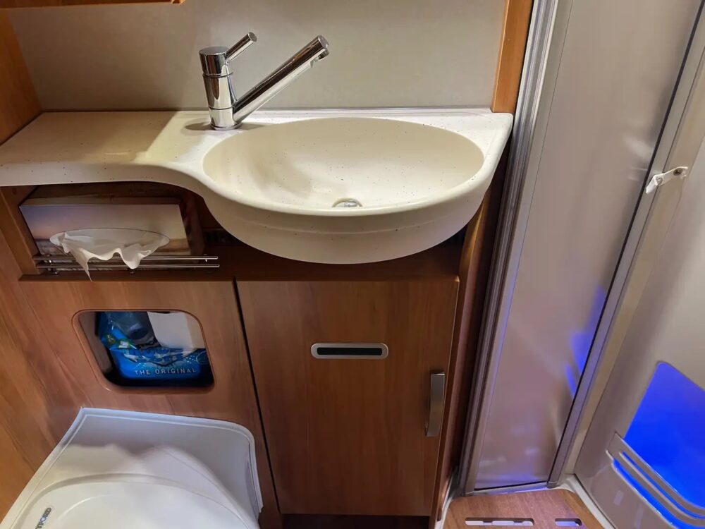 Hymer/Eriba MLT 580 Mercedes – Slechts 6,97 m, automaat | Slaapplaatsen: 3 | Eerste registratie: 04/2015 | 56.500 km | Vermogen: 163 pk | Totaalgewicht: 3.500 kg - Afbeelding 20