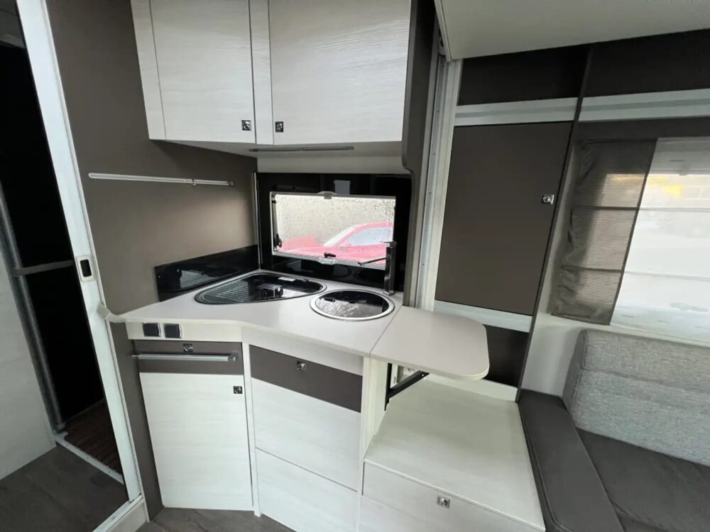 Challenger Mageo 270 – Slechts 6,5 m, Automatische transmissie | Semi-integraal Fiat-chassis | Eerste registratie: 03/2018 | 55.600 km | 4 slaapplaatsen | Maximaal toegestaan ​​gewicht: 3.500 kg - Afbeelding 20