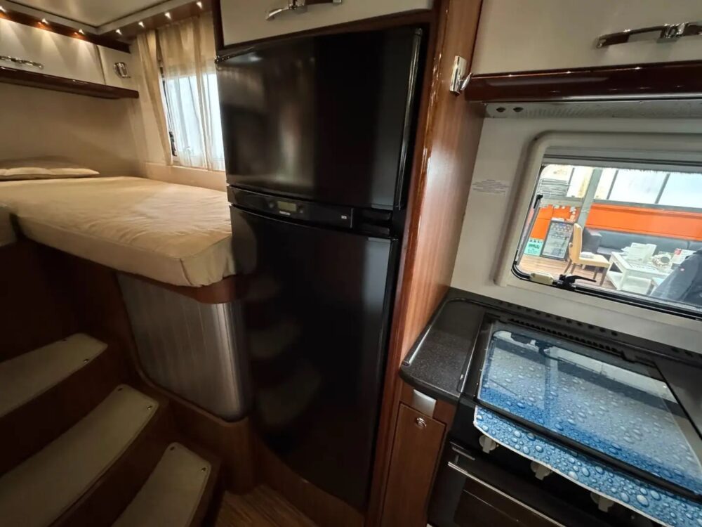 Adria Polaris SL 749 Mercedes Sprinter 319 CDI – Slechts 7,49 m, automaat | Slaapplaatsen: 4 | Eerste registratie: 06/2010 | 59.000 km | Vermogen: 190 pk | Totaalgewicht: 3.500 kg - Afbeelding 22