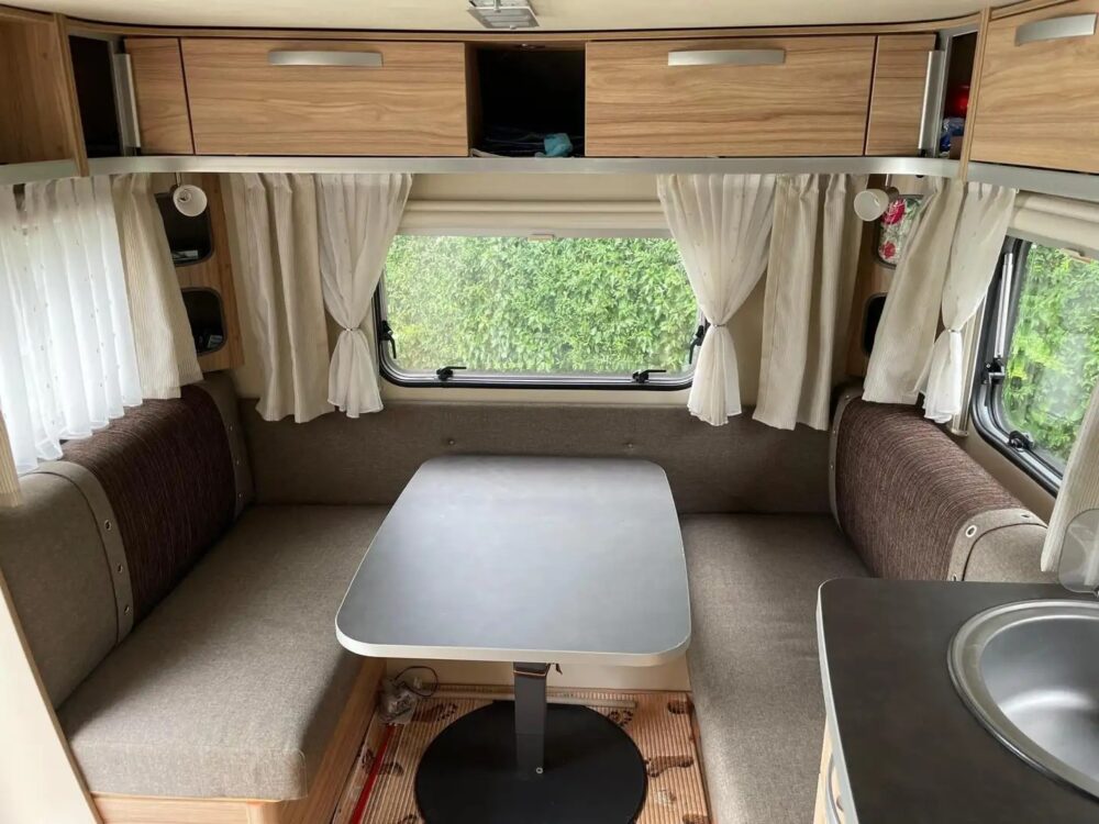 Iveco IS 35 Hymer Eriba – Slechts 7,12 m, Automatische transmissie | Fiat laagprofielchassis | Registratie: 08/2018 | 94.000 km | 6 slaapplaatsen | Toegestaan ​​totaalgewicht: 3.500 kg - Afbeelding 23
