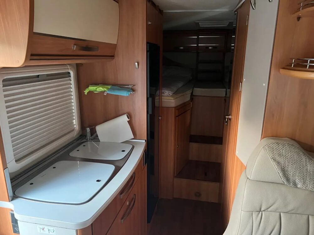 Hymer/Eriba MLT 580 Mercedes – Slechts 6,97 m, automaat | Slaapplaatsen: 3 | Eerste registratie: 04/2015 | 56.500 km | Vermogen: 163 pk | Totaalgewicht: 3.500 kg - Afbeelding 23