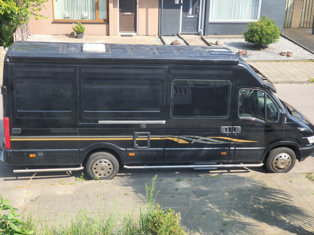 Iveco Daily l3 h2 td 2.8 – Slechts 7 m, Handgeschakeld | Slaapplaatsen: 2 | Eerste registratie: 06/2001 | 379246 km | Vermogen: 106 pk | Totaalgewicht: 3.500 kg - Afbeelding 24
