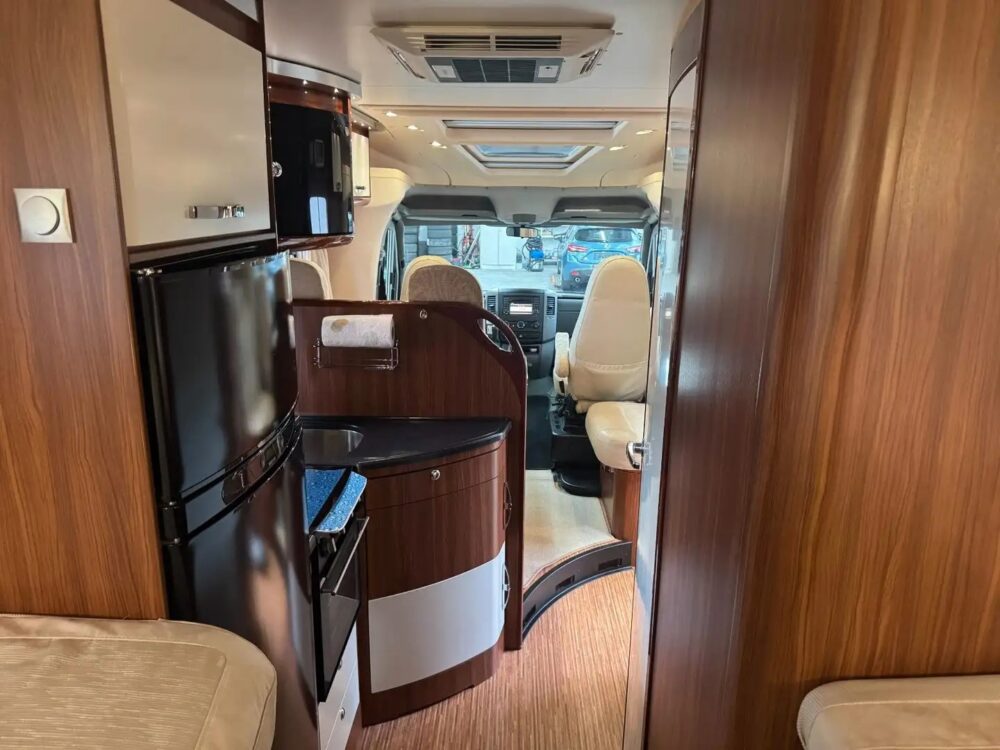Adria Polaris SL 749 Mercedes Sprinter 319 CDI – Slechts 7,49 m, automaat | Slaapplaatsen: 4 | Eerste registratie: 06/2010 | 59.000 km | Vermogen: 190 pk | Totaalgewicht: 3.500 kg - Afbeelding 24