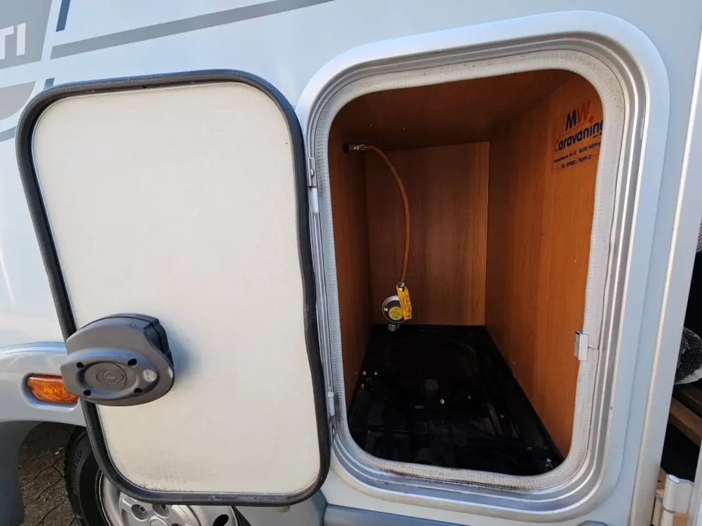 Knaus Sun TI 600 MG Sport – Slechts 6,58 m, Handgeschakeld | Slaapplaatsen: 4 | Eerste registratie: 08/2010 | 122.462 km | Vermogen: 129 pk | Totaalgewicht: 3.500 kg - Afbeelding 27