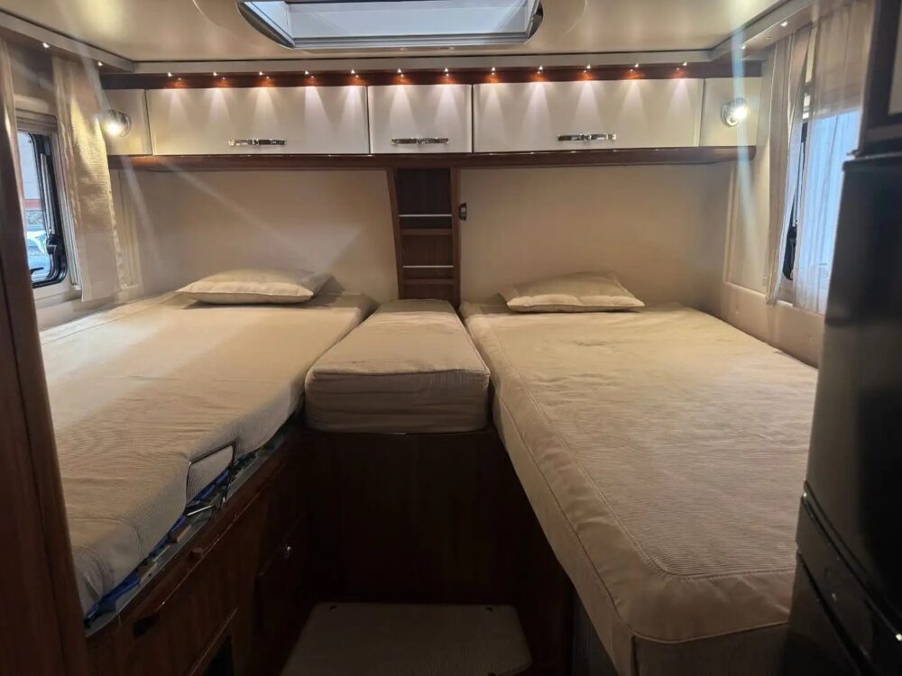 Adria Polaris SL 749 Mercedes Sprinter 319 CDI – Slechts 7,49 m, automaat | Slaapplaatsen: 4 | Eerste registratie: 06/2010 | 59.000 km | Vermogen: 190 pk | Totaalgewicht: 3.500 kg - Afbeelding 28