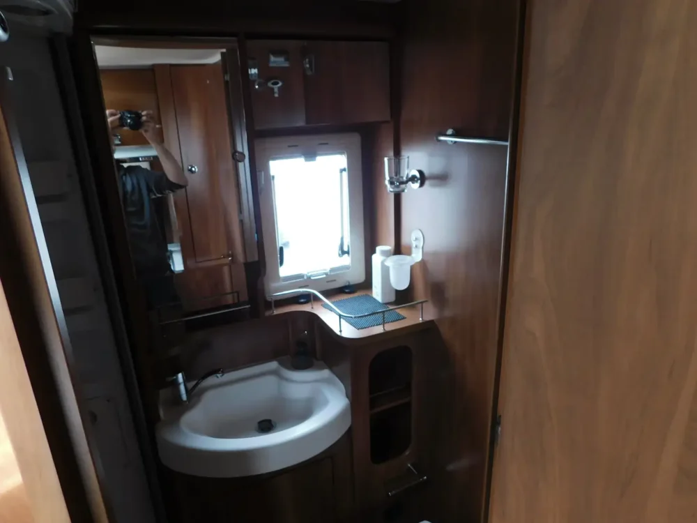 Laika Kreos 3010 – Slechts 6,99 m, Handgeschakeld | Slaapplaatsen: 2 | Eerste registratie: 08/2013 | 133.900 km | Vermogen: 158 pk | Totaalgewicht: 3.500 kg - Afbeelding 26