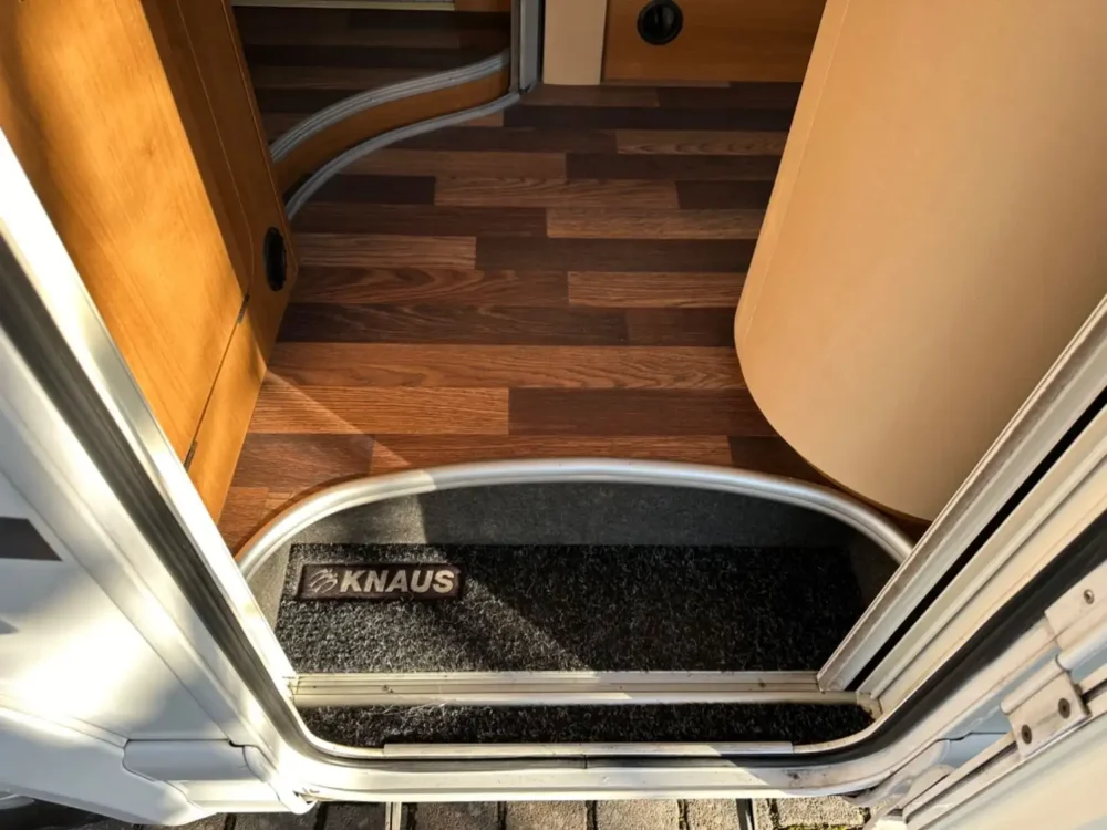 Knaus Van TI 550 MD – Slechts 5,99 m, Handgeschakeld | Slaapplaatsen: 4 | Eerste registratie: 02/2013 | 179.000 km | Vermogen: 148 pk | Totaalgewicht: 3.500 kg - Afbeelding 28