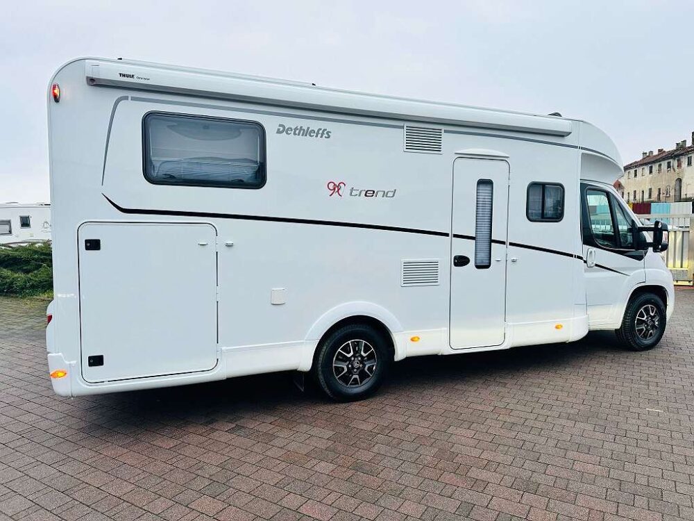 DETHLEFFS TENDANCE T7057 - 90 JAAR gelimiteerde oplage - Slechts 7,41 m, Handgeschakeld | Slaapplaatsen: 4 | Eerste registratie: 11/2021 | 20.000 km | Vermogen: 165 pk | Totaalgewicht: 3.500 kg - Afbeelding 4