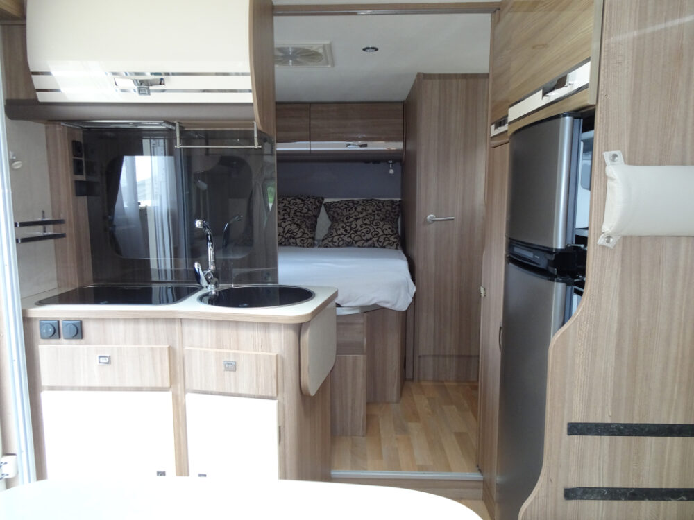 RAPIDO S6 – Slechts 6,4 m, handgeschakeld | Slaapplaatsen: 4 | Eerste registratie: 07/2016 | 88.800 km | Vermogen: 131 pk | Totaalgewicht: 3.500 kg - Afbeelding 3