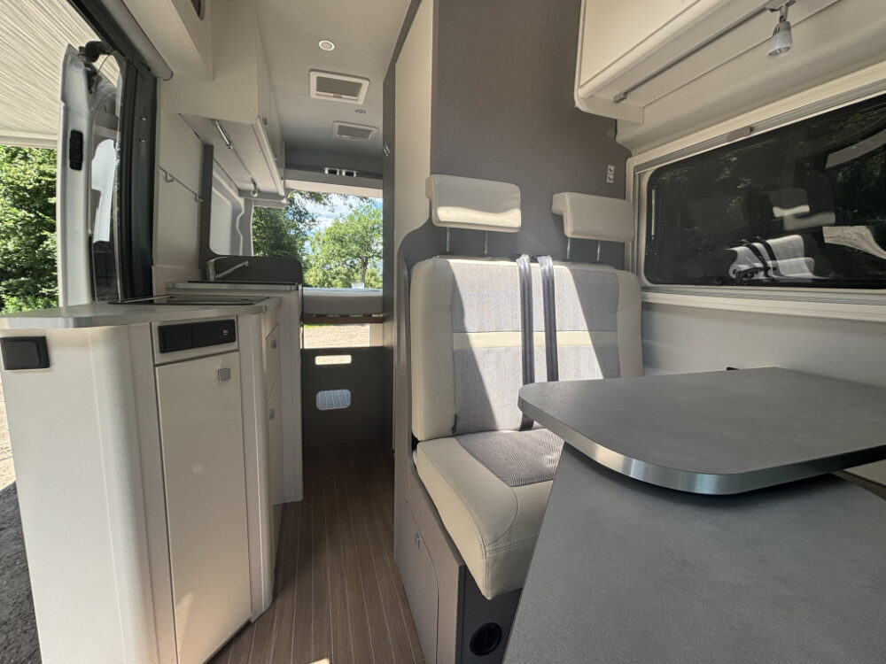 ETRUSCO 600 DF Complete Edition - 2023 - Slechts 5,98 m, automatische transmissie | Slaapplaatsen: 2 | Eerste registratie: 06/2023 | 21.100 km | Vermogen: 170 pk | Totaalgewicht: 3.500 kg - Afbeelding 3