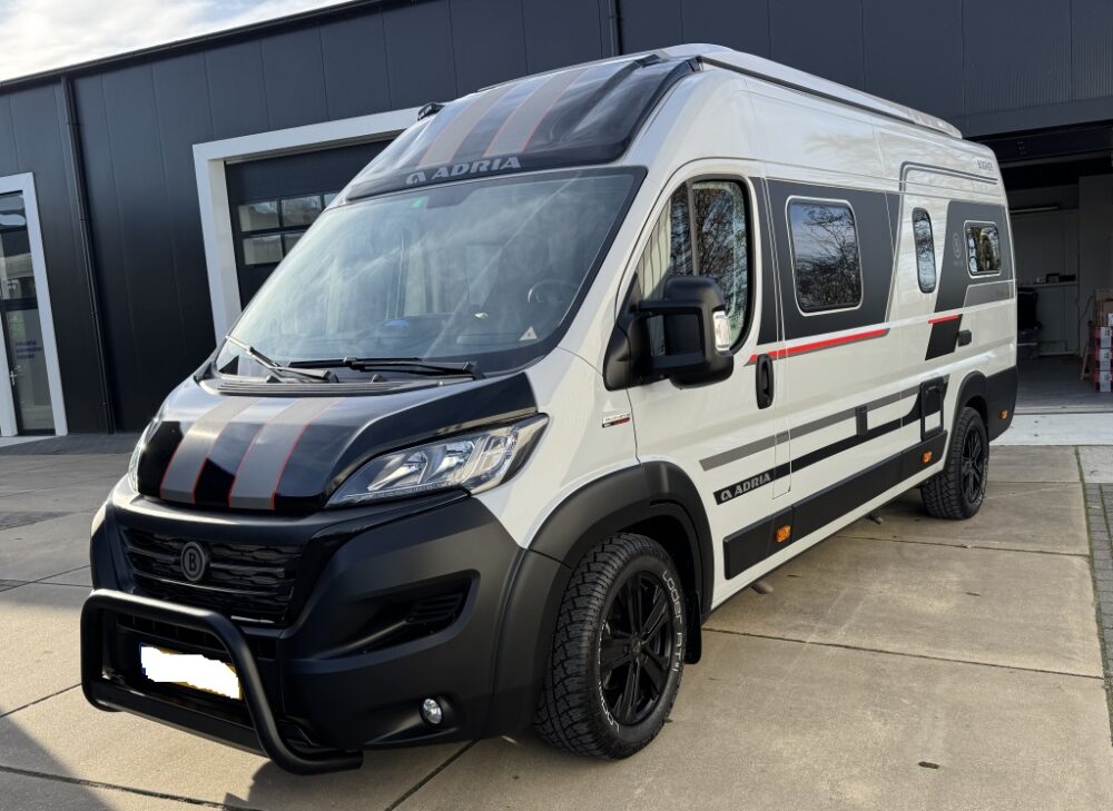 ADRIA TWIN 640 SGX – Slechts 6,39 m, automaat | Aantal slagen: 4 | Laatste registratie: 01/2024 | 15.000 km | Vermogen: 180 pk | Totaalgewicht: 3.500 kg - Afbeelding 4