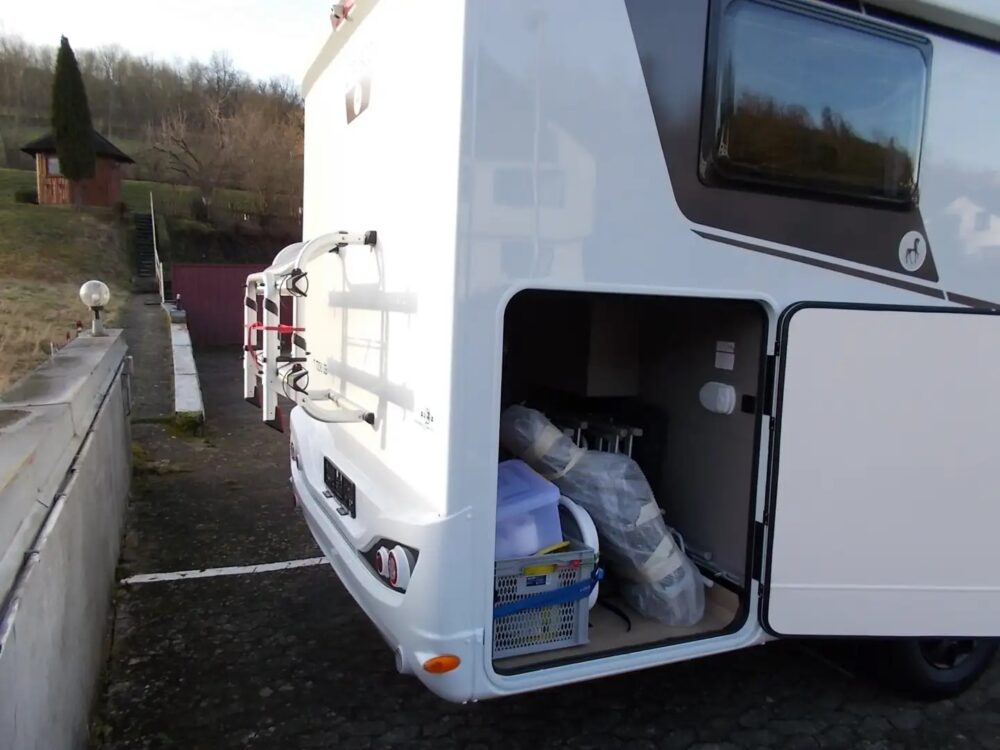 Etrusco T7300 SB – Slechts 7,50 m, Handgeschakeld | Slaapplaatsen: 4 | Eerste registratie: 01/2024 | 300 km | Vermogen: 140 pk | Totaalgewicht: 3.500 kg - Afbeelding 3
