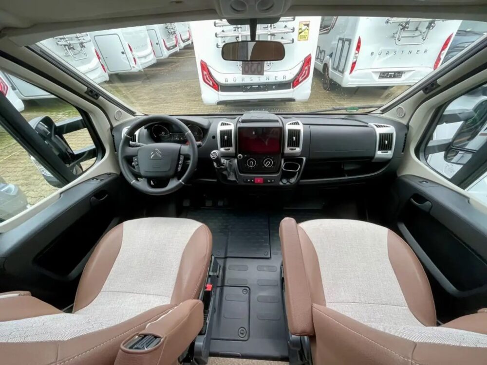 Bürstner Limited T 690 G – Slechts 6,98 m, Handgeschakeld | Slaapplaatsen: 4 | Eerste registratie: 03/2024 | 12.389 km | Vermogen: 165 pk | Totaalgewicht: 4.000 kg - Afbeelding 3