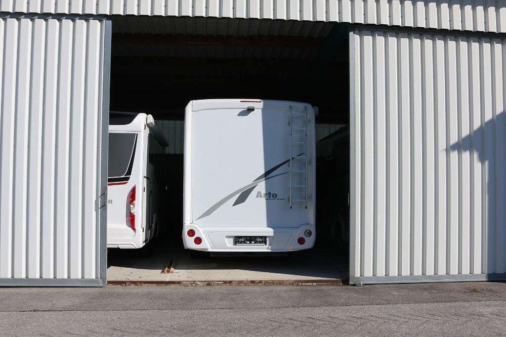 Niesmann-Bischoff ARTO 64E – Slechts 6,36 m, handgeschakeld | Slaapplaatsen: 4 | Eerste registratie: 02/2006 | 85.600 km | Vermogen: 110 pk | Totaalgewicht: 3.500 kg - Afbeelding 38