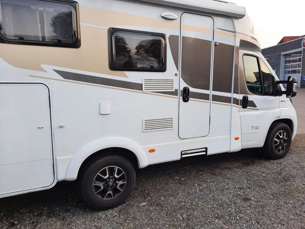 Carado T 132 Solar – Slechts 5,98 m, Handgeschakeld | Slaapplaatsen: 2 | Eerste registratie: 04/2018 | 27.330 km | Vermogen: 131 pk | Totaalgewicht: 3.500 kg - Afbeelding 4