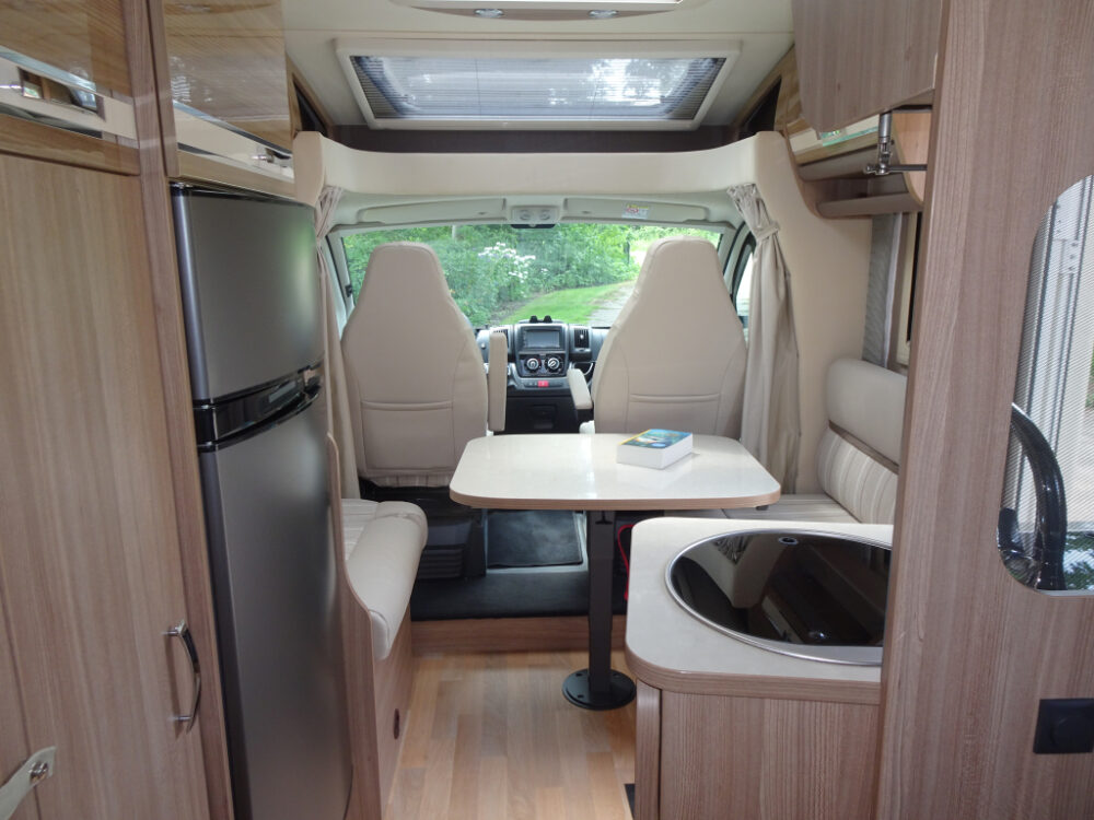 RAPIDO S6 – Slechts 6,4 m, handgeschakeld | Slaapplaatsen: 4 | Eerste registratie: 07/2016 | 88.800 km | Vermogen: 131 pk | Totaalgewicht: 3.500 kg - Afbeelding 4