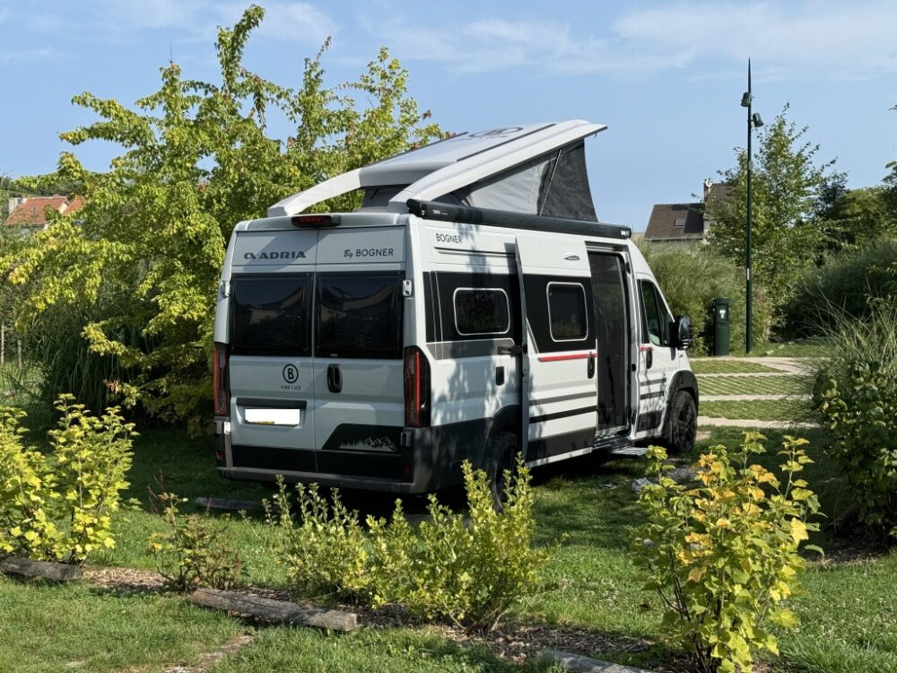 ADRIA TWIN 640 SGX – Slechts 6,39 m, automaat | Aantal slagen: 4 | Laatste registratie: 01/2024 | 15.000 km | Vermogen: 180 pk | Totaalgewicht: 3.500 kg - Afbeelding 5