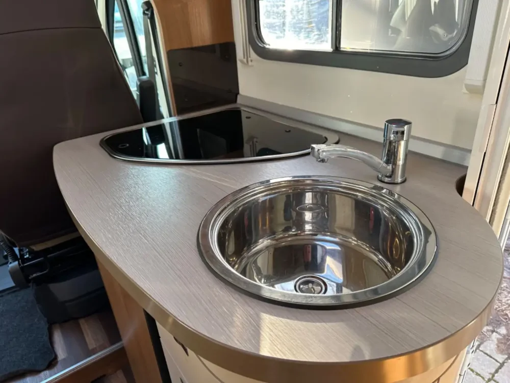Knaus Van TI 550 MD – Slechts 5,99 m, Handgeschakeld | Slaapplaatsen: 4 | Eerste registratie: 02/2013 | 179.000 km | Vermogen: 148 pk | Totaalgewicht: 3.500 kg - Afbeelding 43