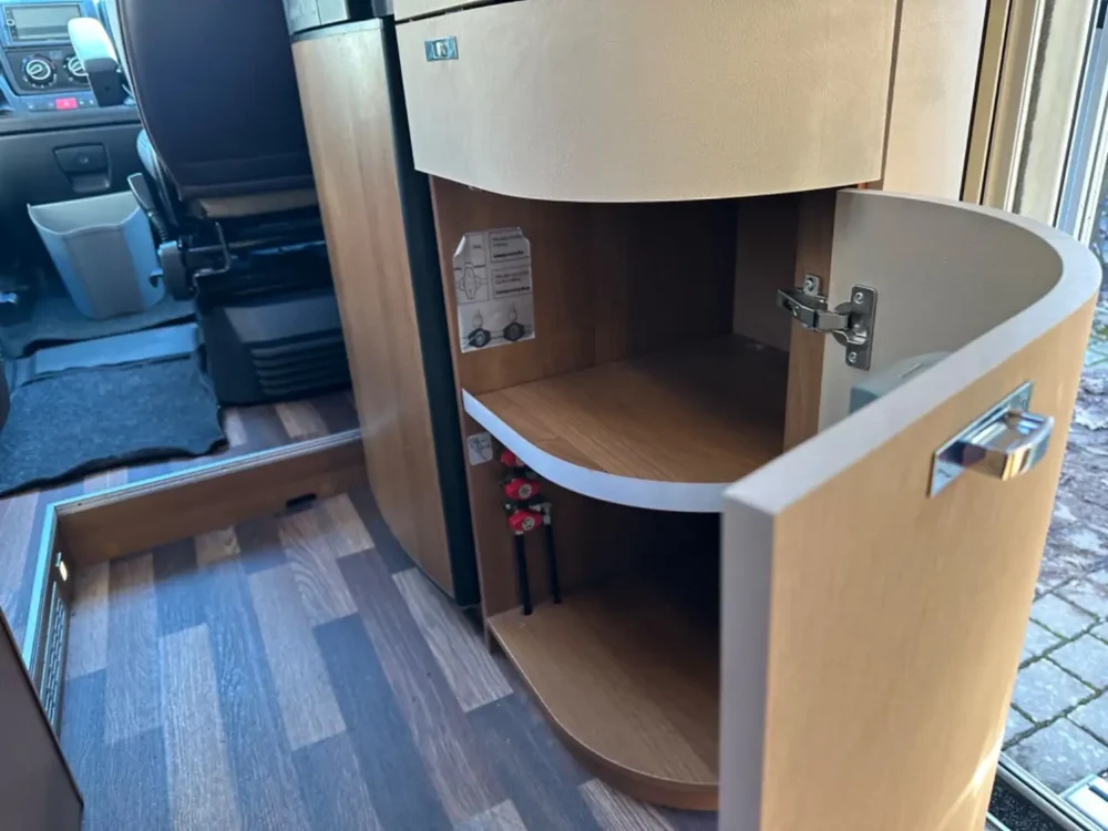 Knaus Van TI 550 MD – Slechts 5,99 m, Handgeschakeld | Slaapplaatsen: 4 | Eerste registratie: 02/2013 | 179.000 km | Vermogen: 148 pk | Totaalgewicht: 3.500 kg - Afbeelding 46