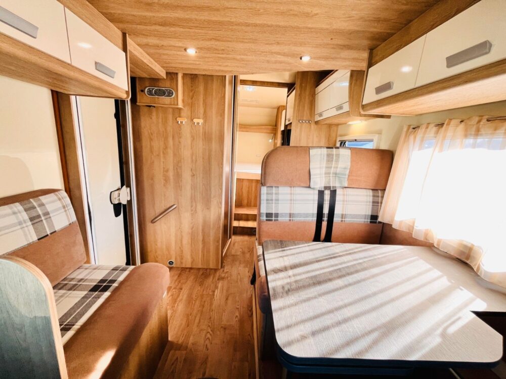 P.L.A. HAPPY 390 QUEENSBED HUBBED LUIFEL P.L.A. | Halfintegraal | Eerste toelating: 09/2018 | 17.400 km | 4 slaapplaatsen | Toegestaan totaalgewicht: 3.500 kg - Afbeelding 6