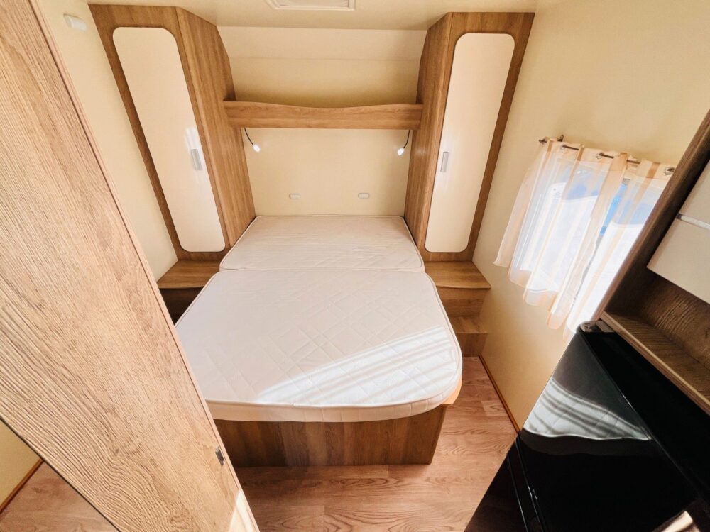 P.L.A. HAPPY 390 QUEENSBED HUBBED LUIFEL P.L.A. | Halfintegraal | Eerste toelating: 09/2018 | 17.400 km | 4 slaapplaatsen | Toegestaan totaalgewicht: 3.500 kg - Afbeelding 10