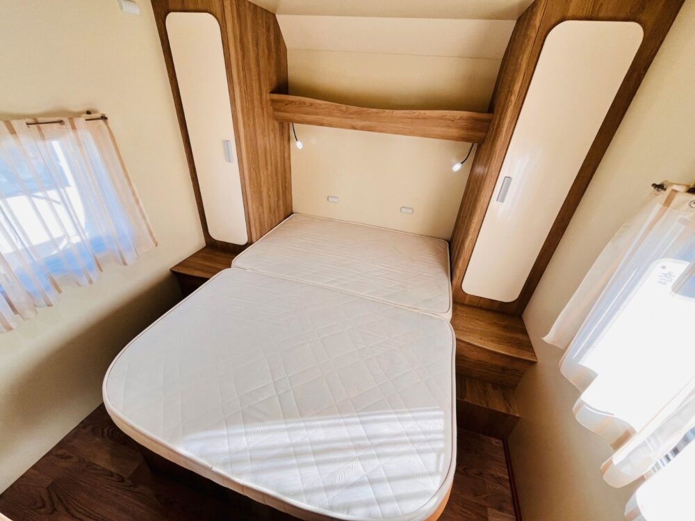 P.L.A. HAPPY 390 QUEENSBED HUBBED LUIFEL P.L.A. | Halfintegraal | Eerste toelating: 09/2018 | 17.400 km | 4 slaapplaatsen | Toegestaan totaalgewicht: 3.500 kg - Afbeelding 11