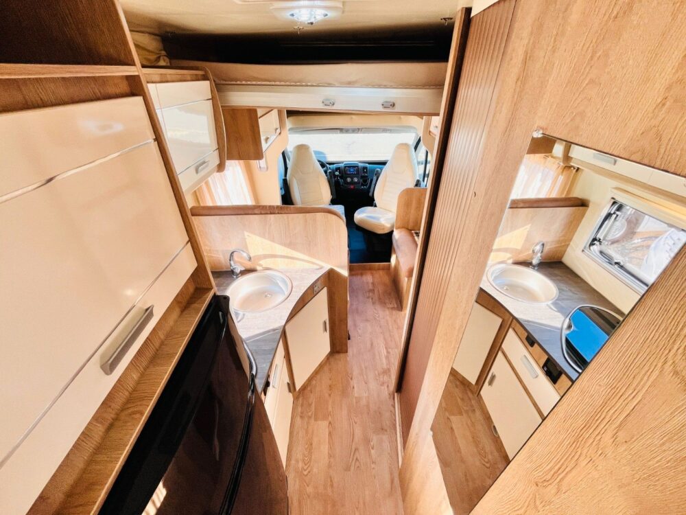 P.L.A. HAPPY 390 QUEENSBED HUBBED LUIFEL P.L.A. | Halfintegraal | Eerste toelating: 09/2018 | 17.400 km | 4 slaapplaatsen | Toegestaan totaalgewicht: 3.500 kg - Afbeelding 13