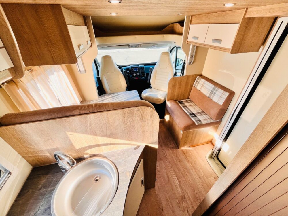 P.L.A. HAPPY 390 QUEENSBED HUBBED LUIFEL P.L.A. | Halfintegraal | Eerste toelating: 09/2018 | 17.400 km | 4 slaapplaatsen | Toegestaan totaalgewicht: 3.500 kg - Afbeelding 14