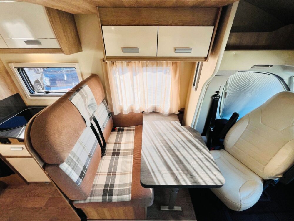 P.L.A. HAPPY 390 QUEENSBED HUBBED LUIFEL P.L.A. | Halfintegraal | Eerste toelating: 09/2018 | 17.400 km | 4 slaapplaatsen | Toegestaan totaalgewicht: 3.500 kg - Afbeelding 17