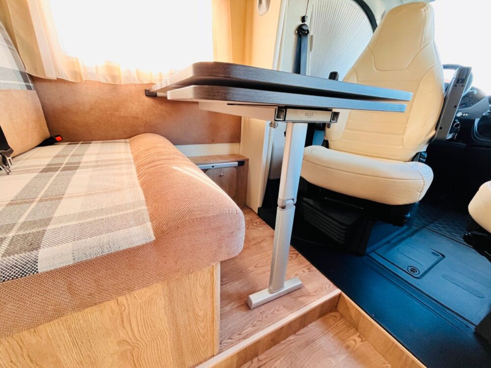 P.L.A. HAPPY 390 QUEENSBED HUBBED LUIFEL P.L.A. | Halfintegraal | Eerste toelating: 09/2018 | 17.400 km | 4 slaapplaatsen | Toegestaan totaalgewicht: 3.500 kg - Afbeelding 19