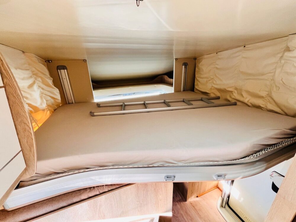 P.L.A. HAPPY 390 QUEENSBED HUBBED LUIFEL P.L.A. | Halfintegraal | Eerste toelating: 09/2018 | 17.400 km | 4 slaapplaatsen | Toegestaan totaalgewicht: 3.500 kg - Afbeelding 21