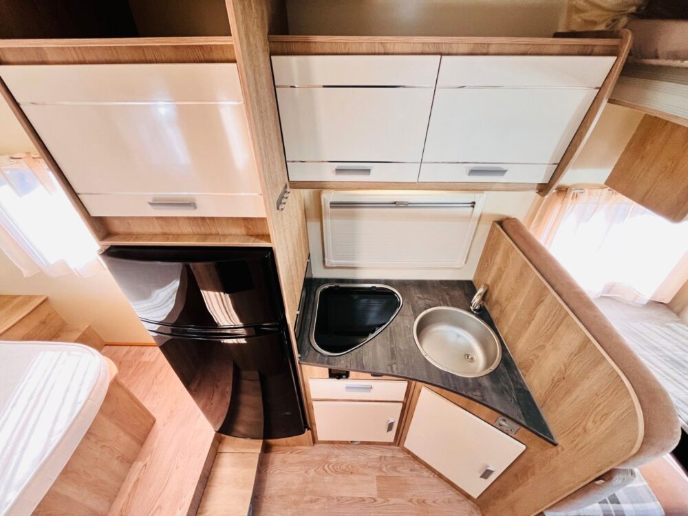 P.L.A. HAPPY 390 QUEENSBED HUBBED LUIFEL P.L.A. | Halfintegraal | Eerste toelating: 09/2018 | 17.400 km | 4 slaapplaatsen | Toegestaan totaalgewicht: 3.500 kg - Afbeelding 22