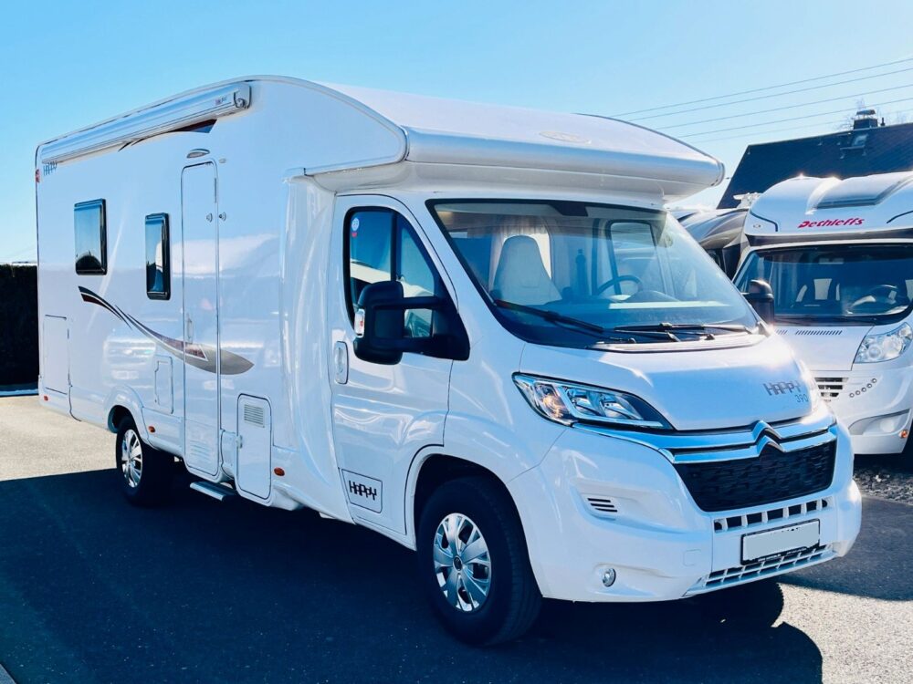 P.L.A. HAPPY 390 QUEENSBED HUBBED LUIFEL P.L.A. | Halfintegraal | Eerste toelating: 09/2018 | 17.400 km | 4 slaapplaatsen | Toegestaan totaalgewicht: 3.500 kg - Afbeelding 2