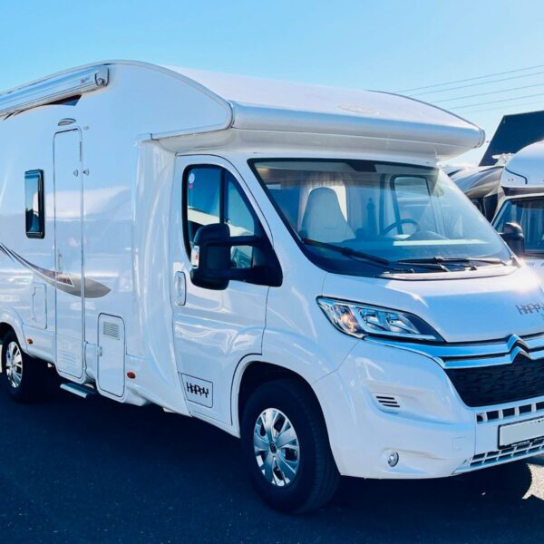 P.L.A. HAPPY 390 QUEENSBED HUBBED LUIFEL P.L.A. | Halfintegraal | Eerste toelating: 09/2018 | 17.400 km | 4 slaapplaatsen | Toegestaan totaalgewicht: 3.500 kg