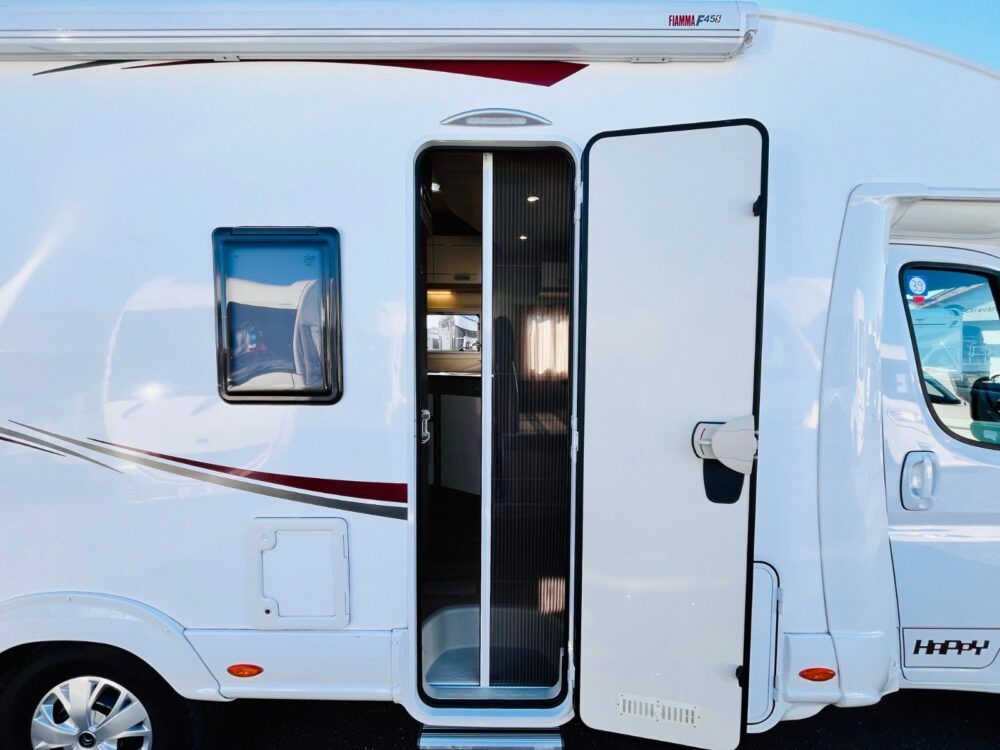 P.L.A. HAPPY 390 QUEENSBED HUBBED LUIFEL P.L.A. | Halfintegraal | Eerste toelating: 09/2018 | 17.400 km | 4 slaapplaatsen | Toegestaan totaalgewicht: 3.500 kg - Afbeelding 4